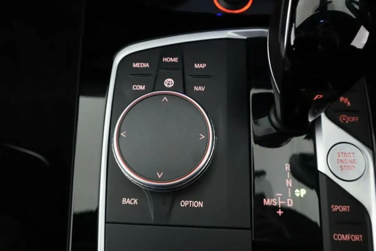 2022-bmw-1-series-20-m135i-xdrive-big-23