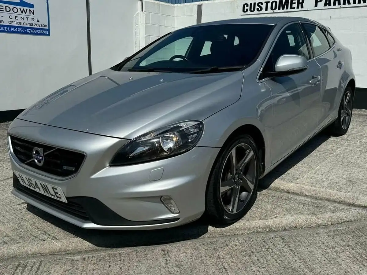 2014-volvo-v40-20td-d4-r-design-190bhp-nav-1969cc-big-0