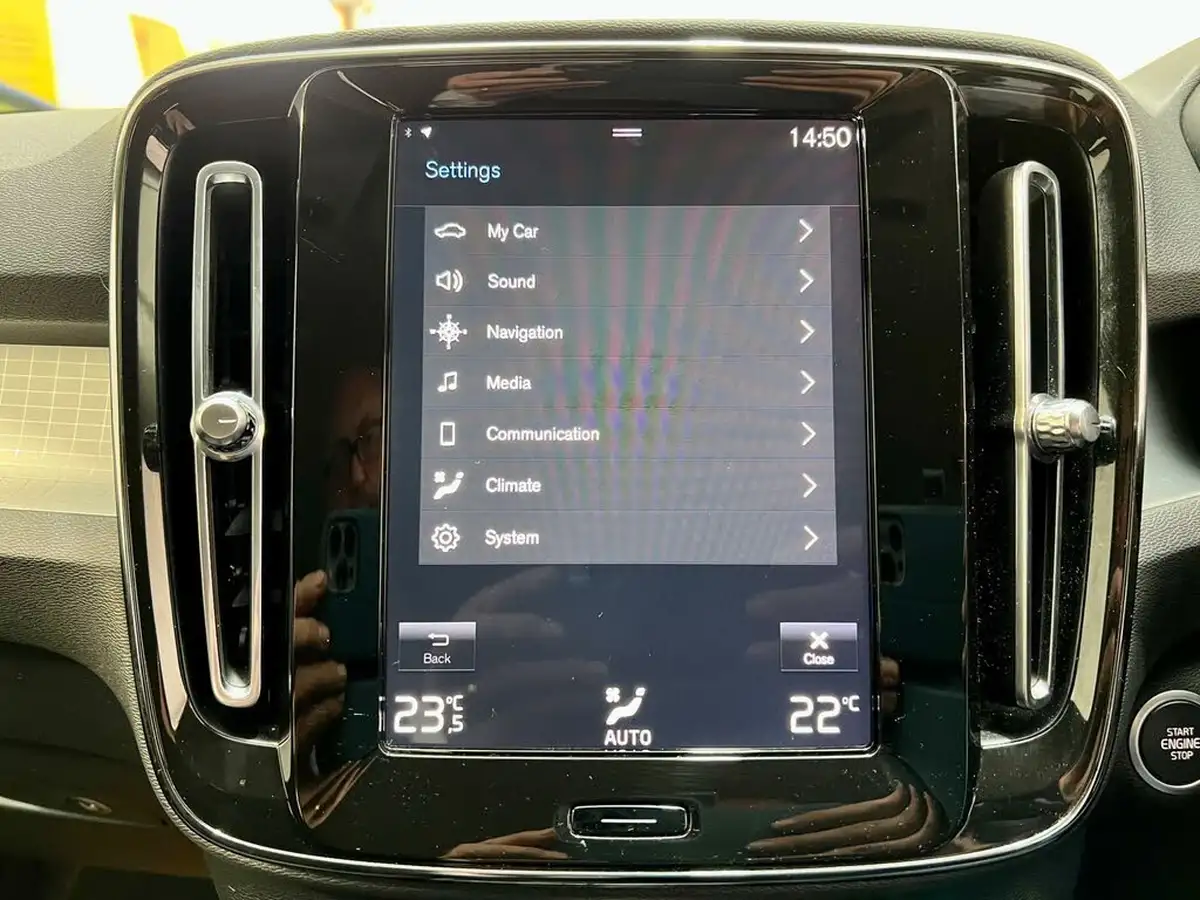 2020-volvo-xc40-15-t3-momentum-big-23