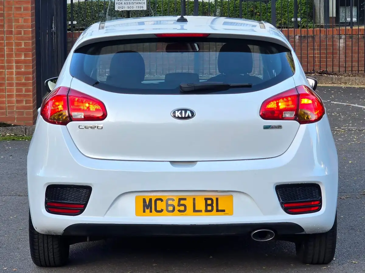 2016-kia-ceed-16crdi-1-hatchback-big-39