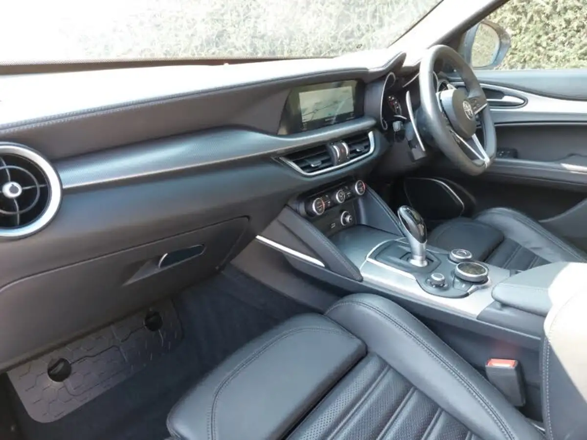 2021-alfa-romeo-stelvio-20-ti-big-4