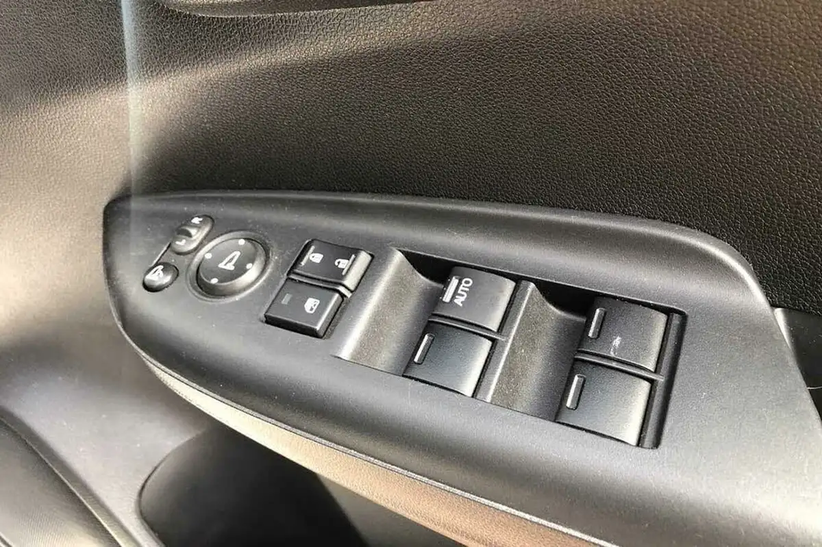 2018-honda-jazz-13-i-vtec-se-cvt-big-27