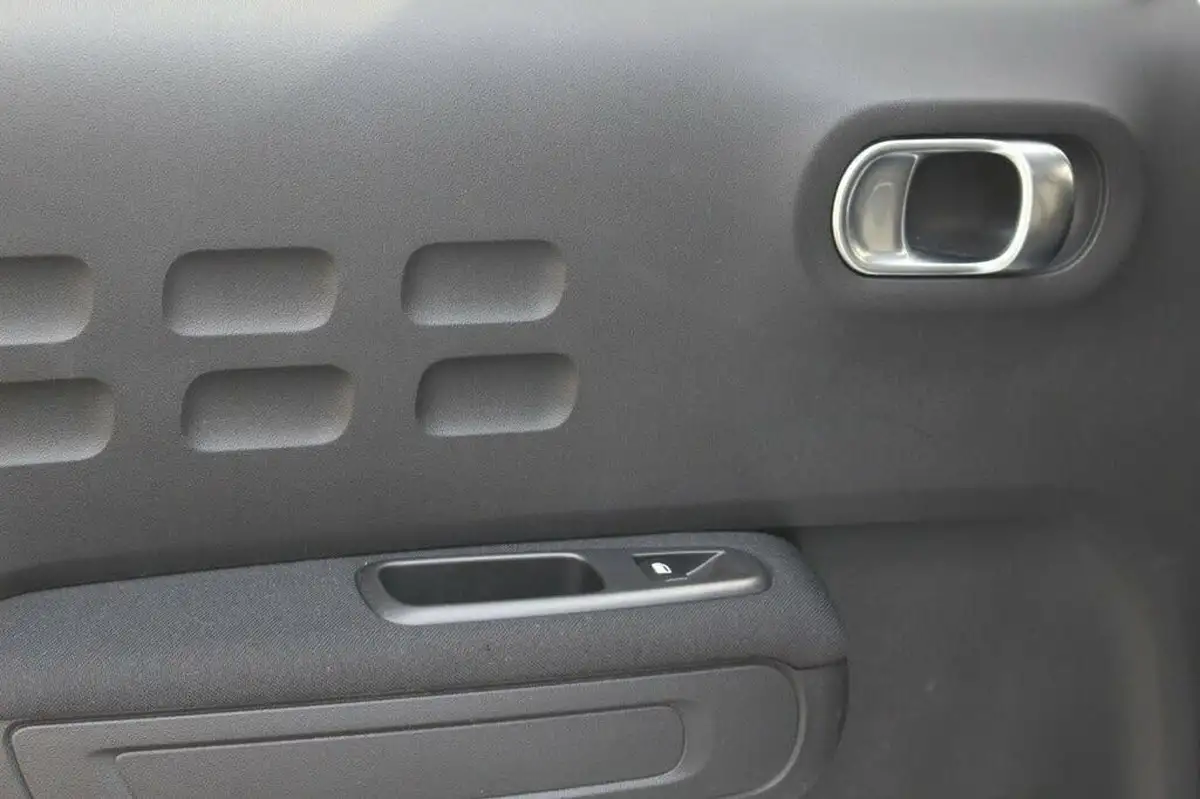 2019-citroen-c3-12-puretech-flair-82ps-ss-big-34