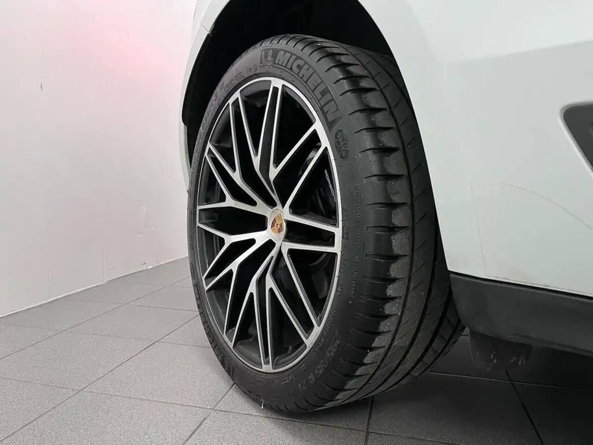 2022-porsche-macan-20-big-15