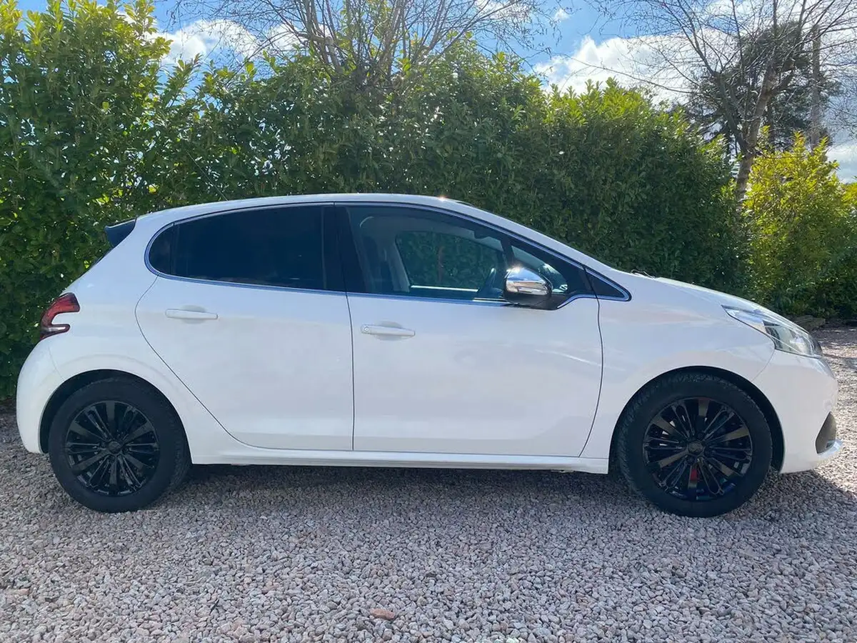 2018-peugeot-208-16bluehdi-allure-75bhp-big-10