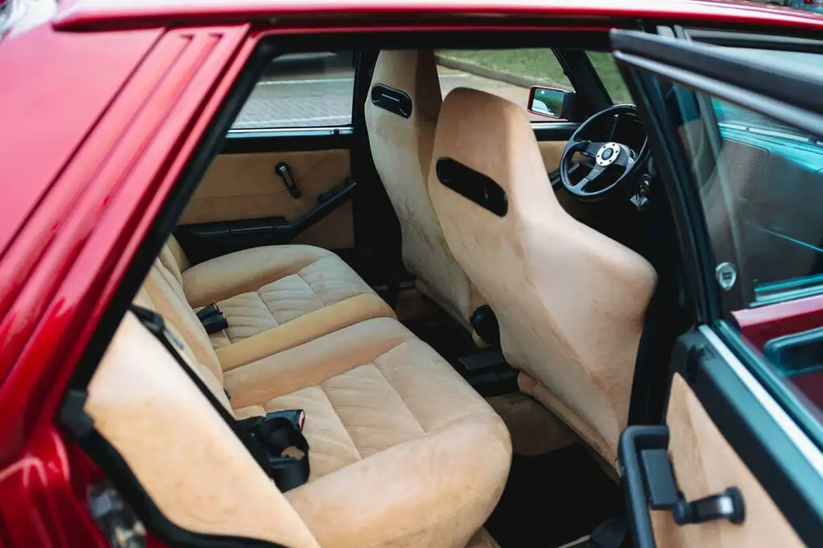 1993-lancia-delta-20-hf-integrale-big-39