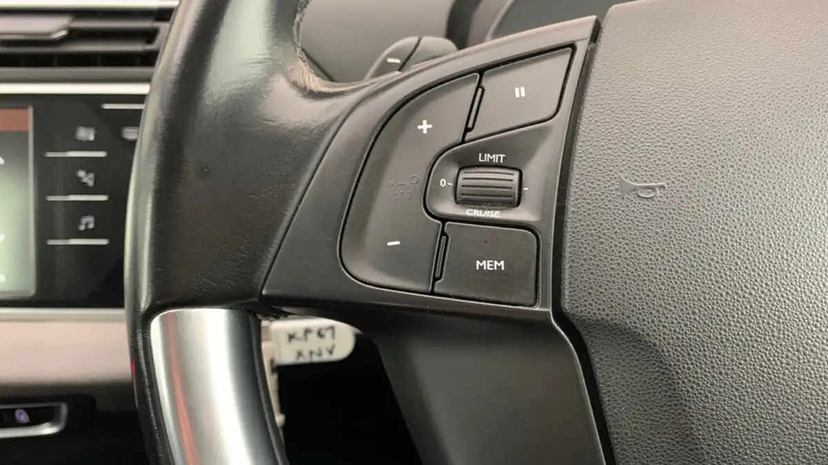 2017-citroen-c4-picasso-16bluehdi-feel-eat6-big-18