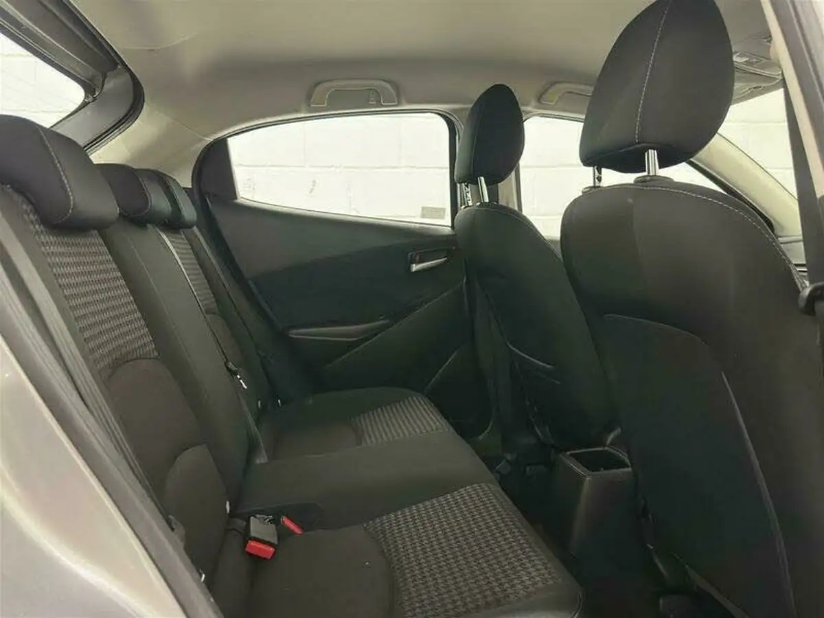 2017-mazda-mazda2-15-se-l-nav-auto-big-40