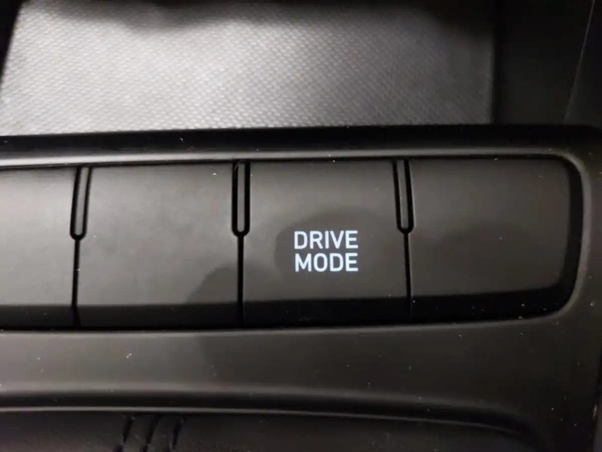 2024-hyundai-i20-10-t-gdi-advance-big-13