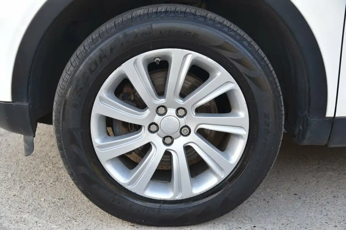 2015-land-rover-discovery-sport-20td4-se-tech-180ps-auto-big-37