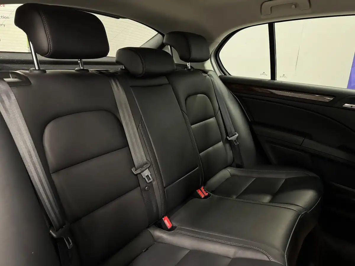 2015-skoda-superb-18-elegance-hatchback-big-17