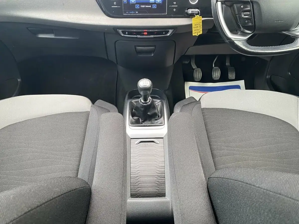 2016-citroen-grand-c4-picasso-16bluehdi-exclusive-big-29