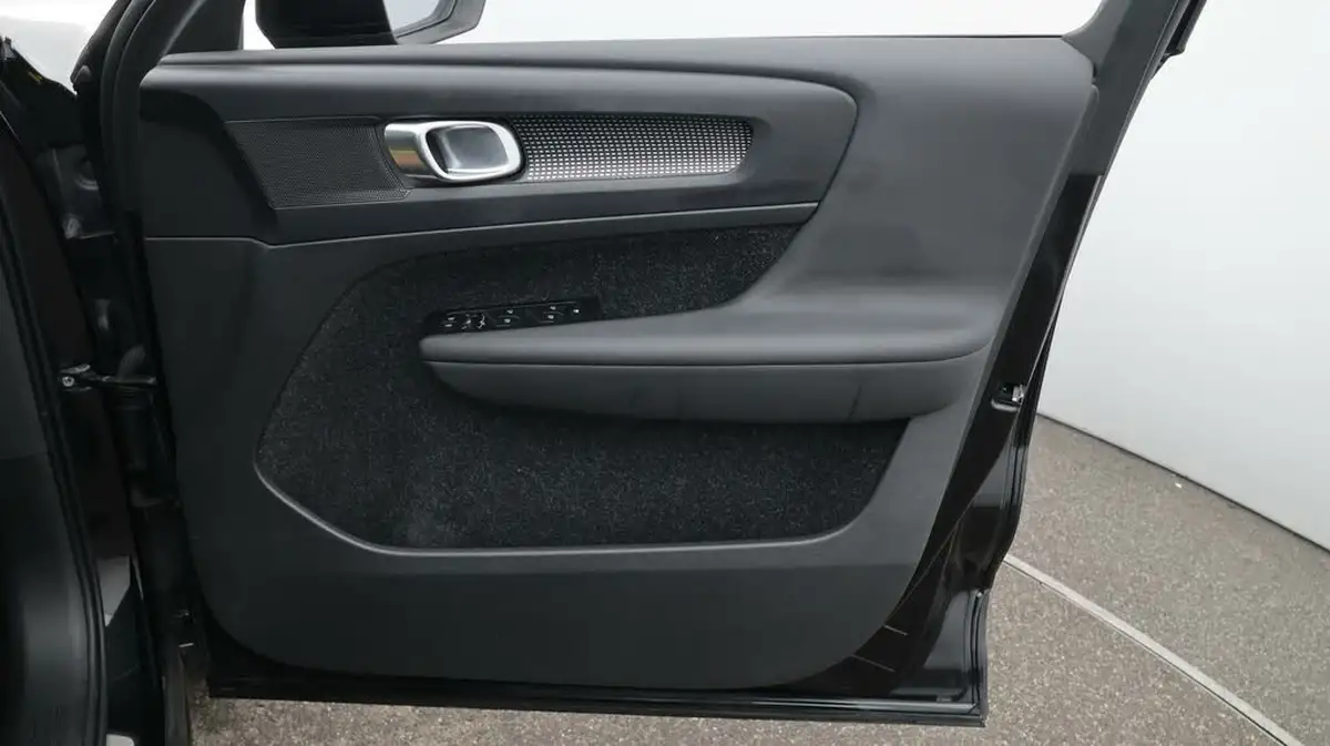 2021-volvo-xc40-15-t3-r-design-163bhp-geartronic-big-15