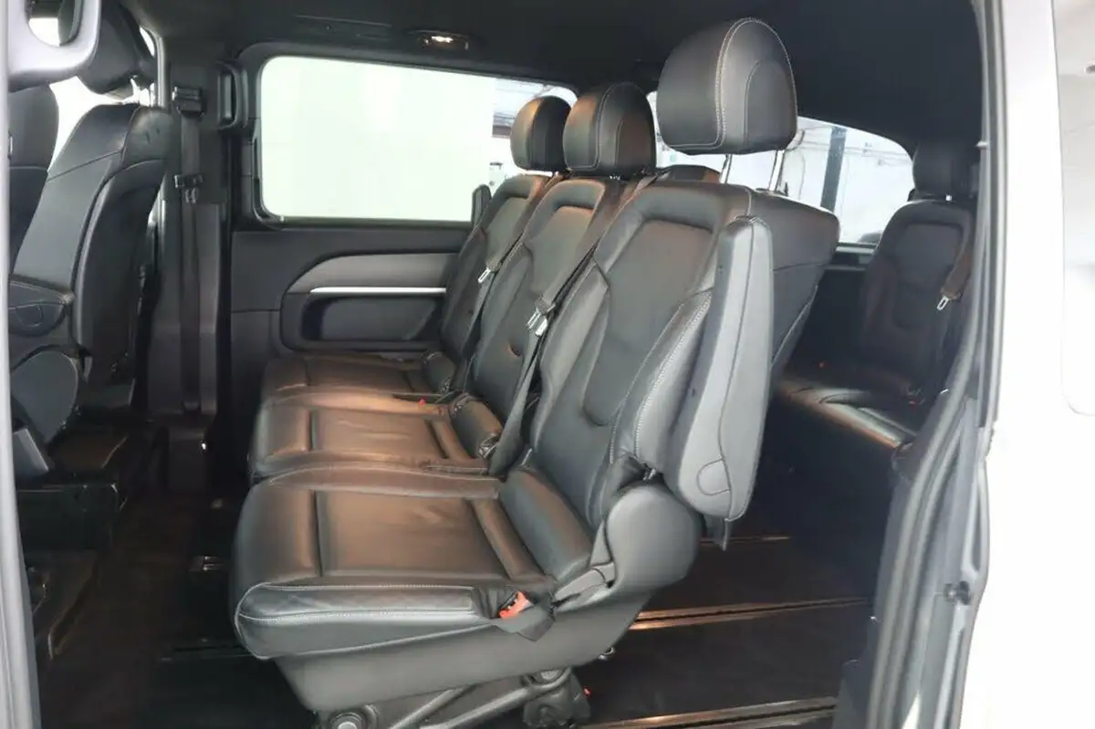 2020-mercedes-benz-v-class-20d-v300d-amg-line-extra-long-big-16