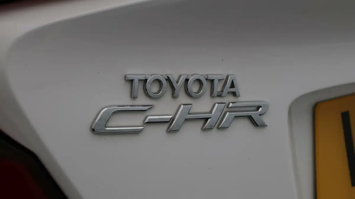 2022-toyota-c-hr-18-vvt-i-gr-sport-big-20