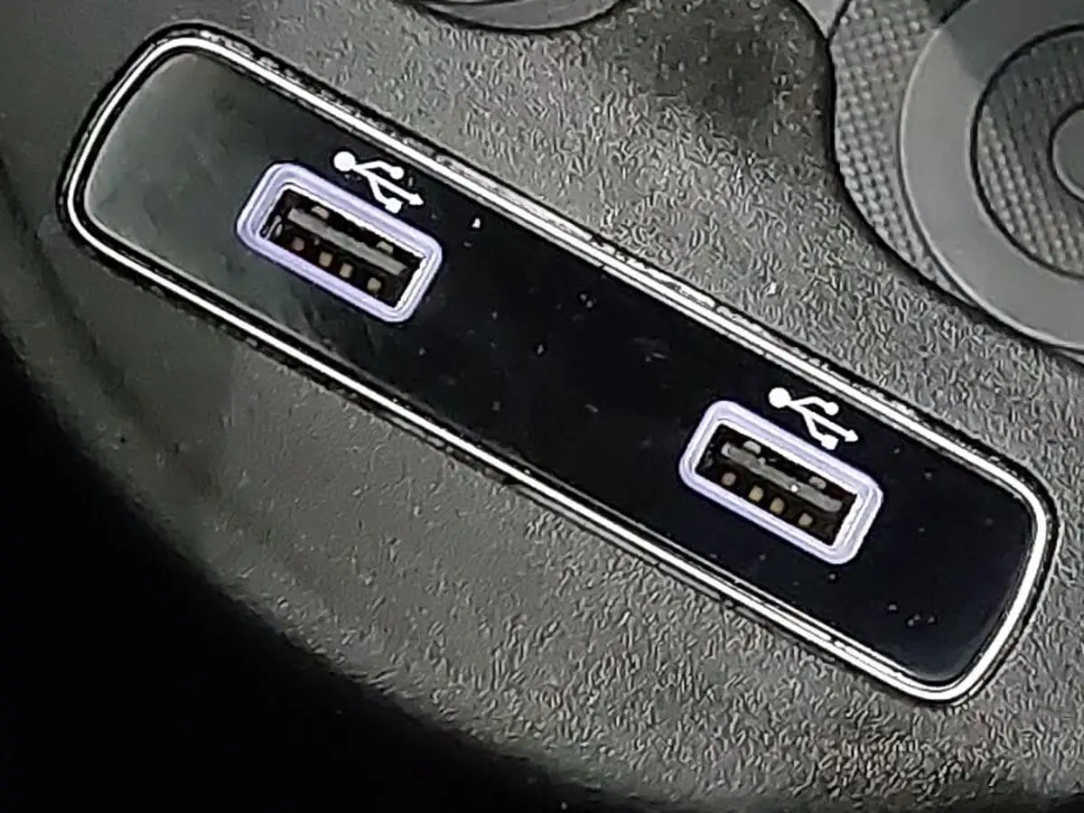 2021-fiat-500-10-lounge-big-14