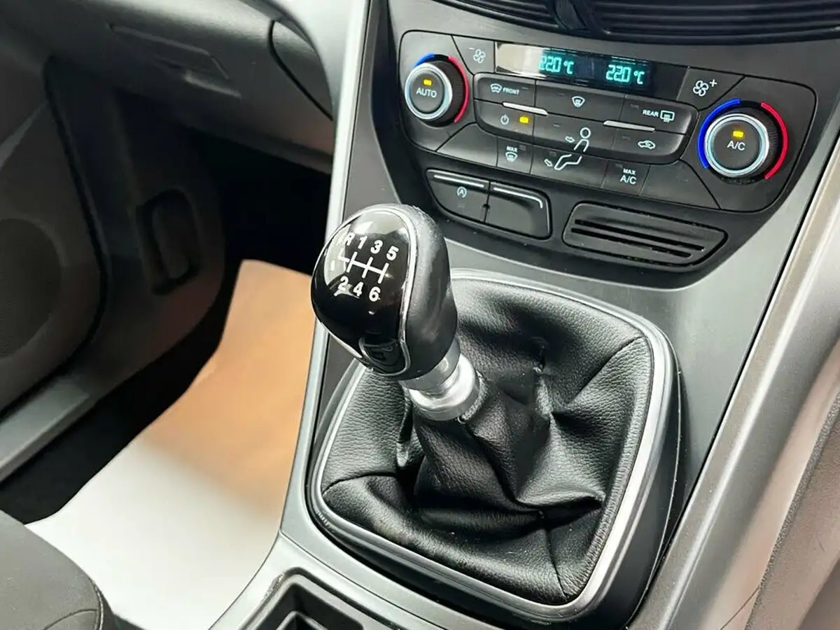 2017-ford-kuga-20tdci-zetec-big-21