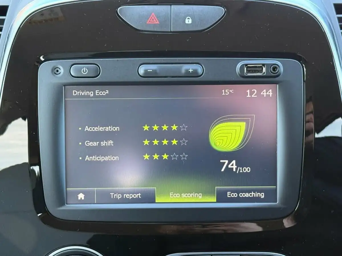 2018-renault-captur-09-tce-iconic-big-21