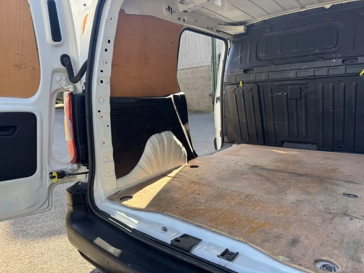2021-peugeot-partner-15-bluehdi-1000-professional-100ps-eu6dt-panel-big-9