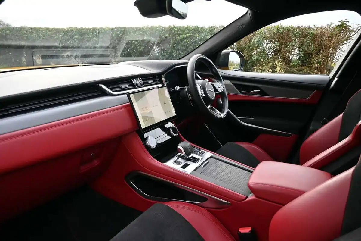 2022-jaguar-f-pace-50-v8-p550-svr-big-14
