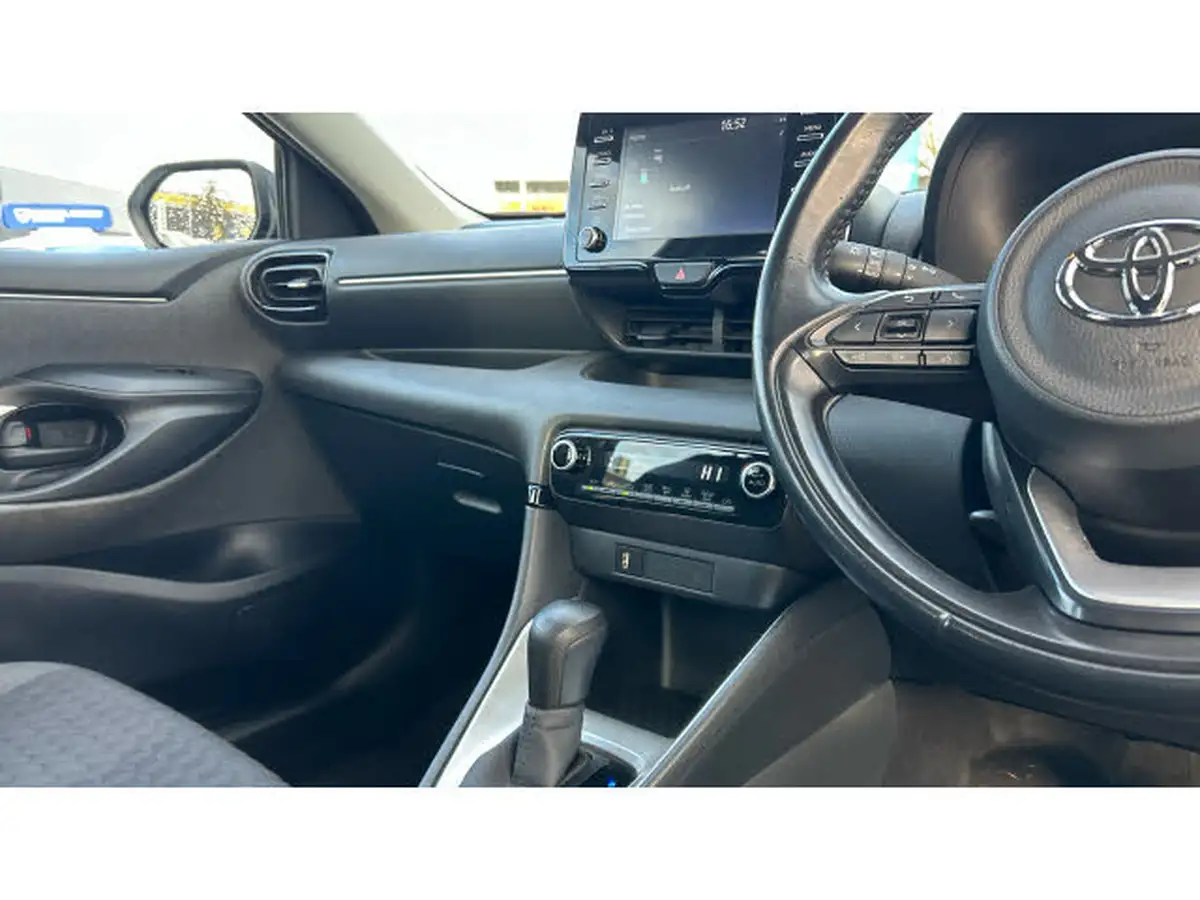 2021-toyota-yaris-15-vvt-i-icon-114bhp-hybrid-1490cc-e-cvt-big-13