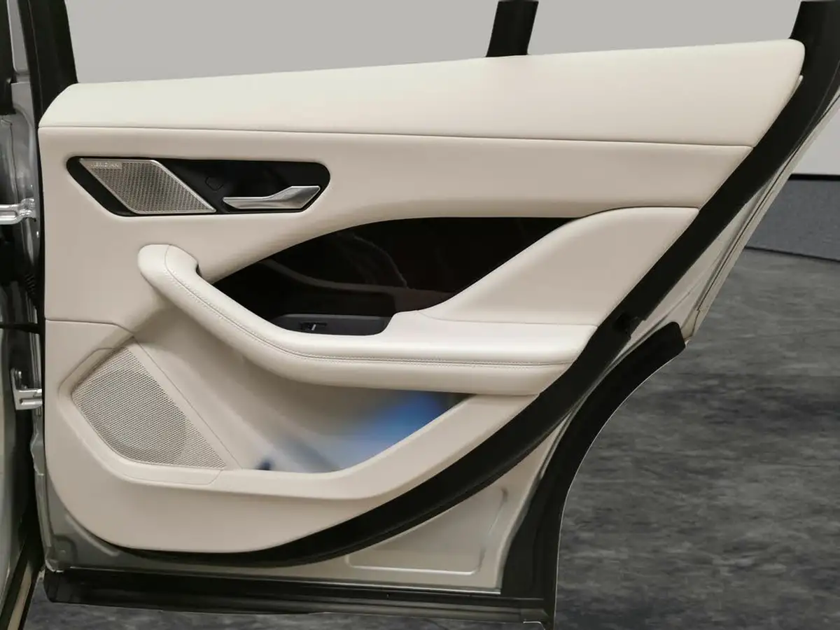 2023-jaguar-i-pace-ev400-se-big-33