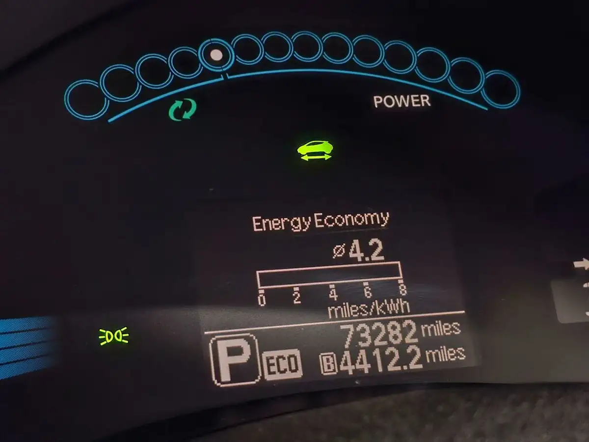 2015-nissan-leaf-e-tekna-24kwh-big-44