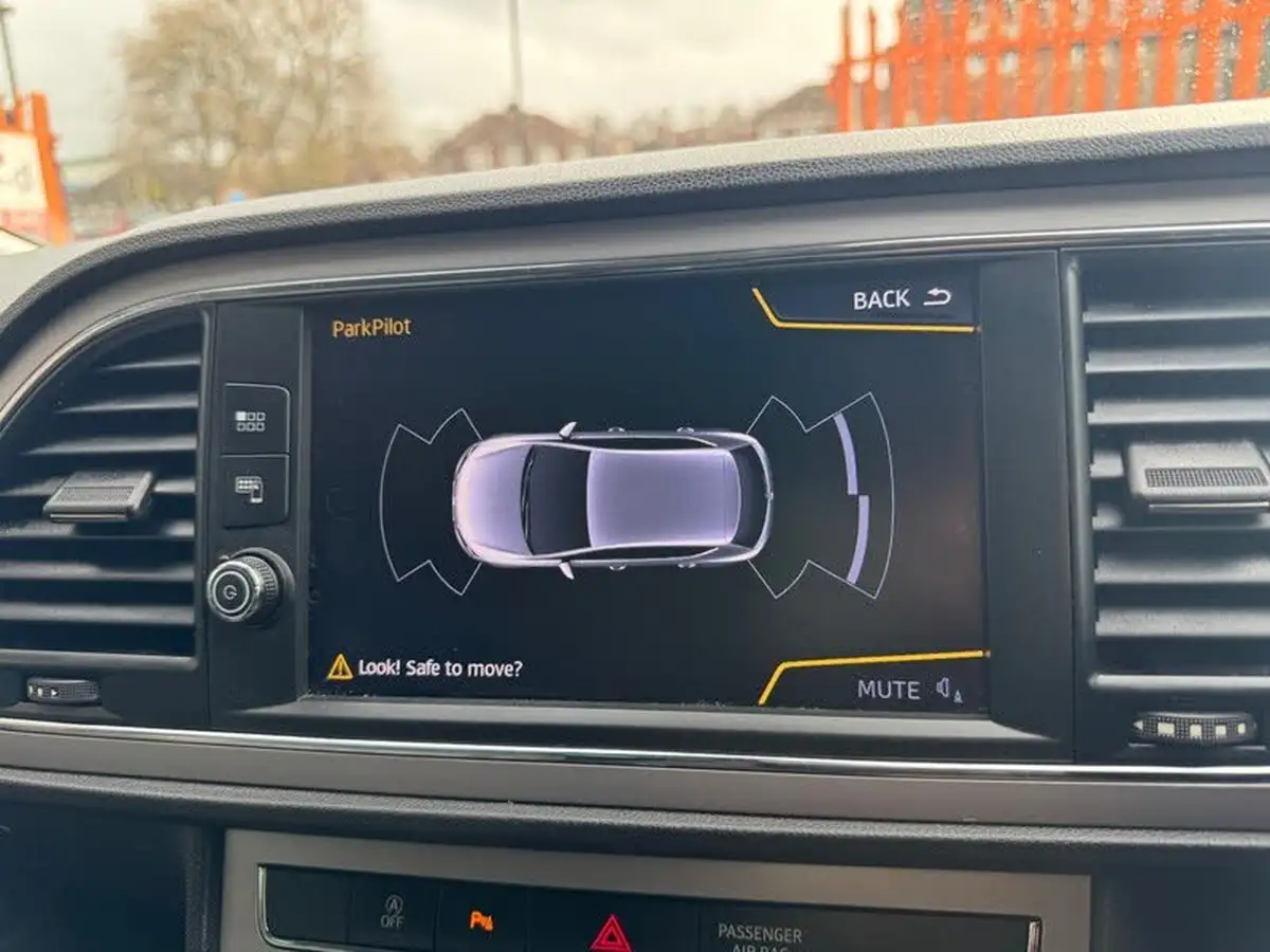 2017-seat-leon-14-ecotsi-xcellence-technology-hatchback-dsg-big-23