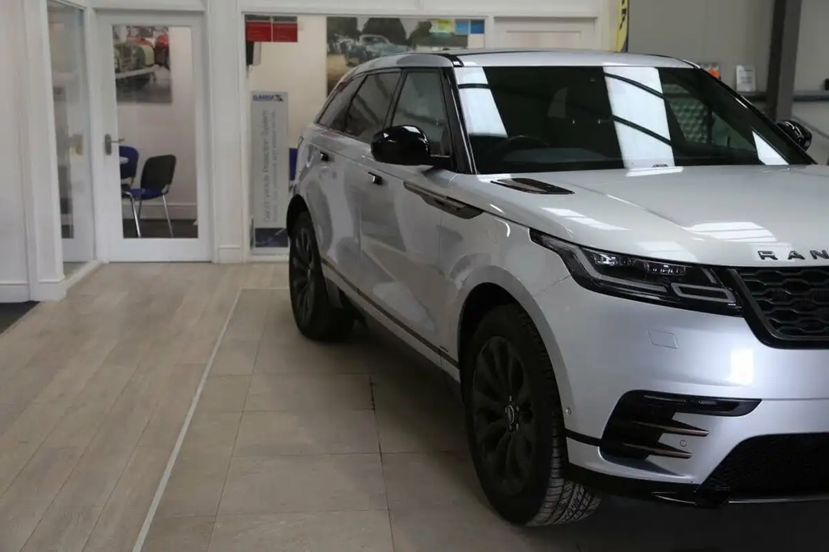2018-land-rover-range-rover-velar-20-d240-r-dynamic-se-big-7