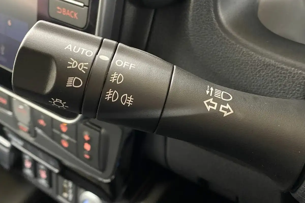 2024-nissan-leaf-e-tekna-39kwh-big-33