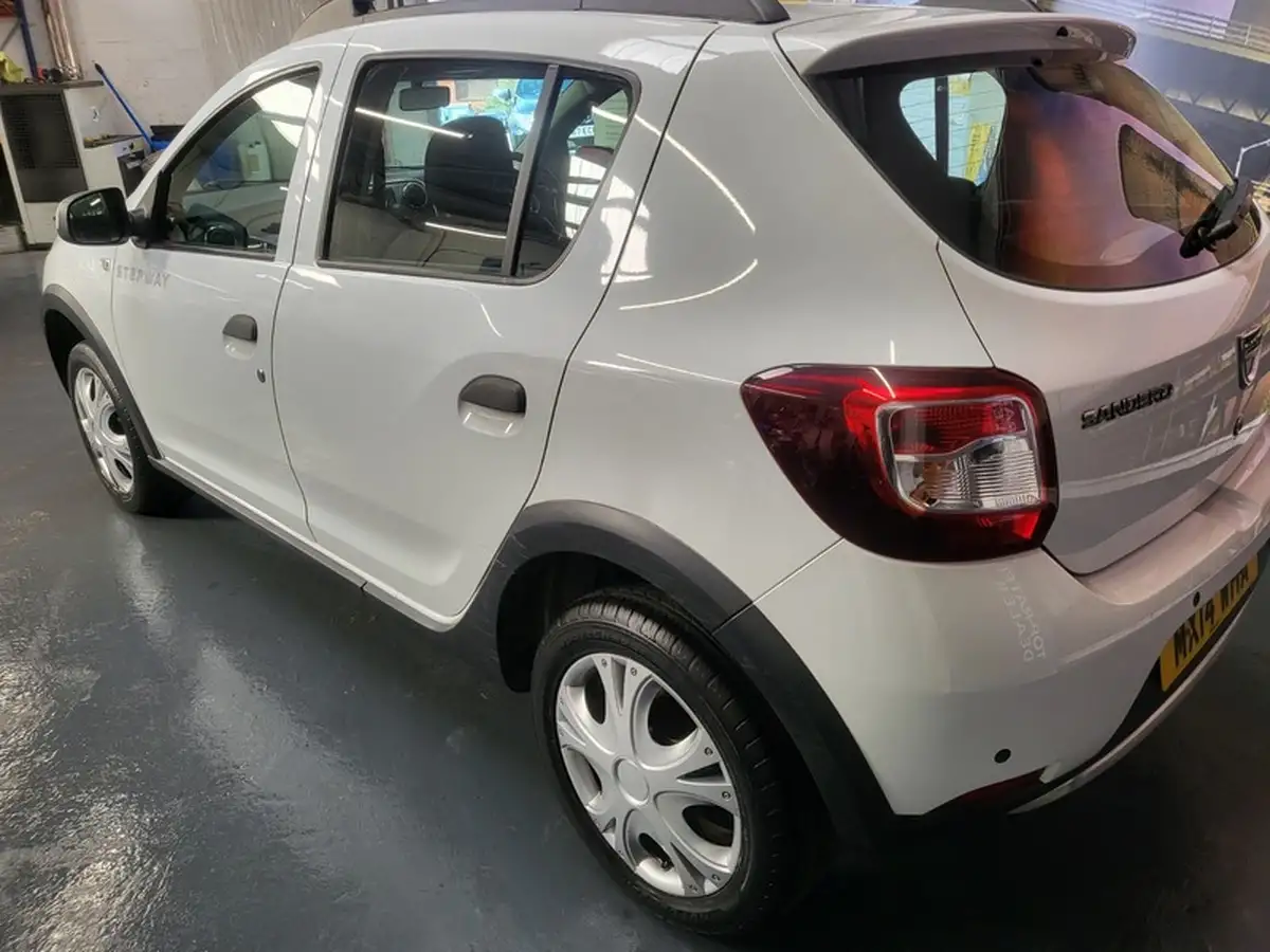 2014-dacia-sandero-stepway-15d-laureate-big-17