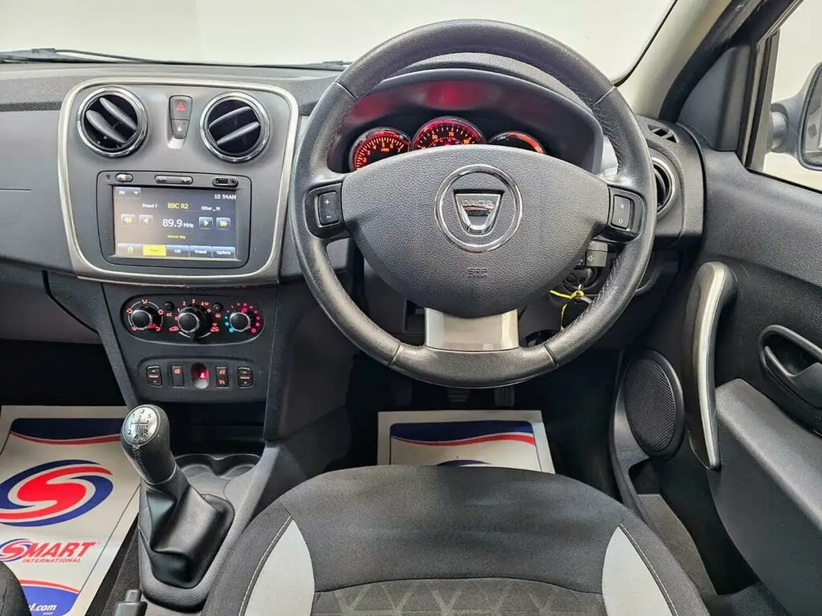 2014-dacia-sandero-stepway-09-laureate-big-11