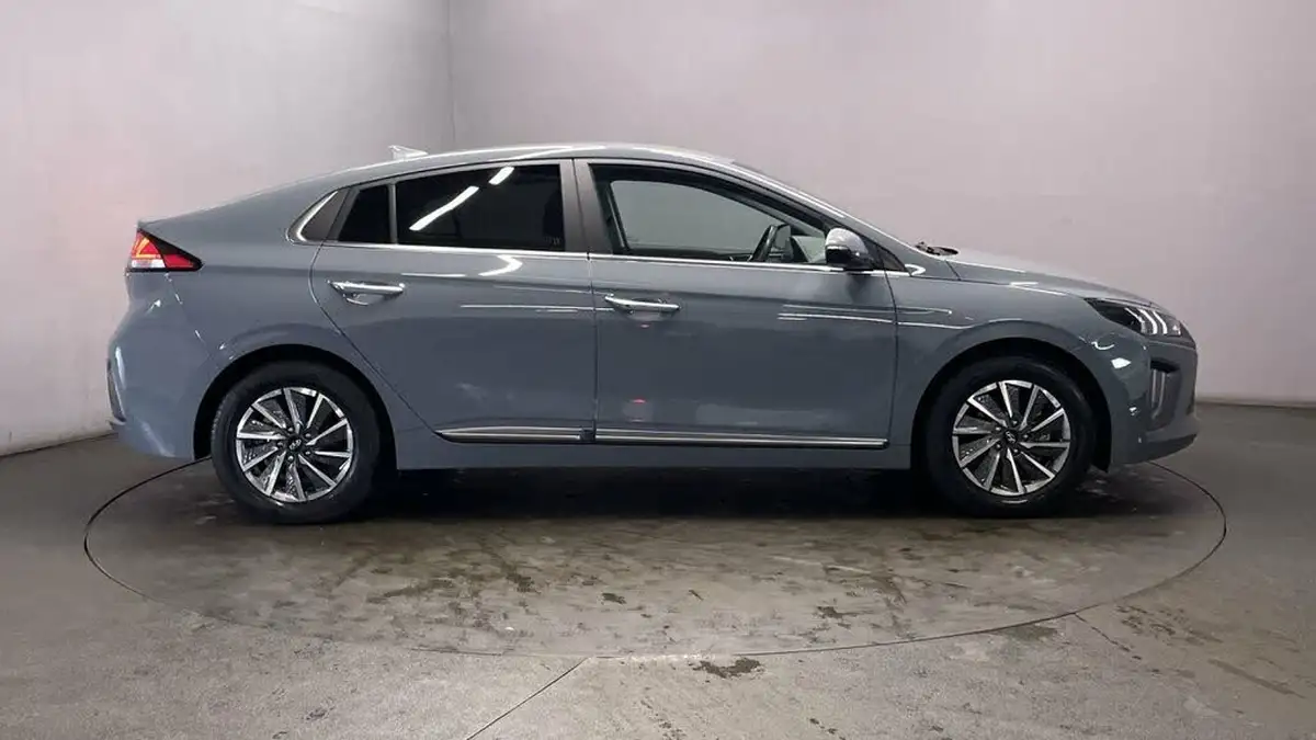 2022-hyundai-ioniq-e-premium-se-electric-big-8
