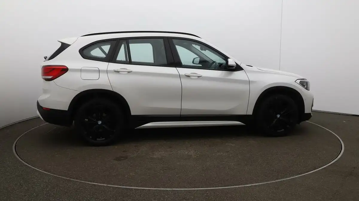 2020-bmw-x1-15-sdrive18i-sport-big-7