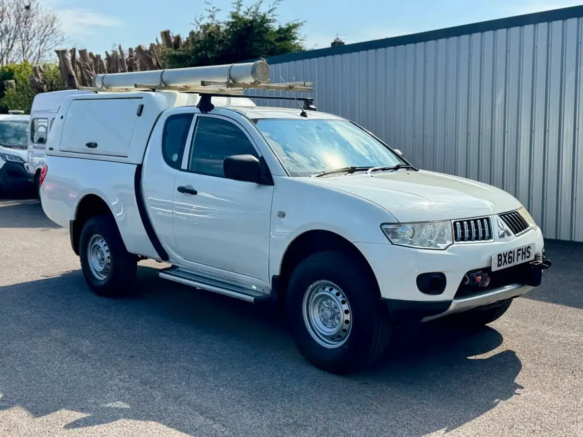 2011-mitsubishi-l200-25td-4work-club-big-0
