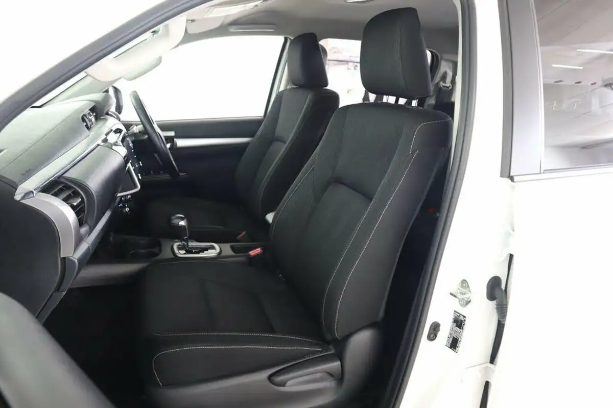 2021-toyota-hi-lux-28d-4d-invincible-204hpeu6d-auto-big-26