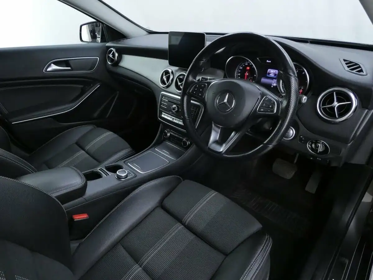 2018-mercedes-benz-gla-class-16-gla-180-urban-edition-ss-7g-dct-big-9