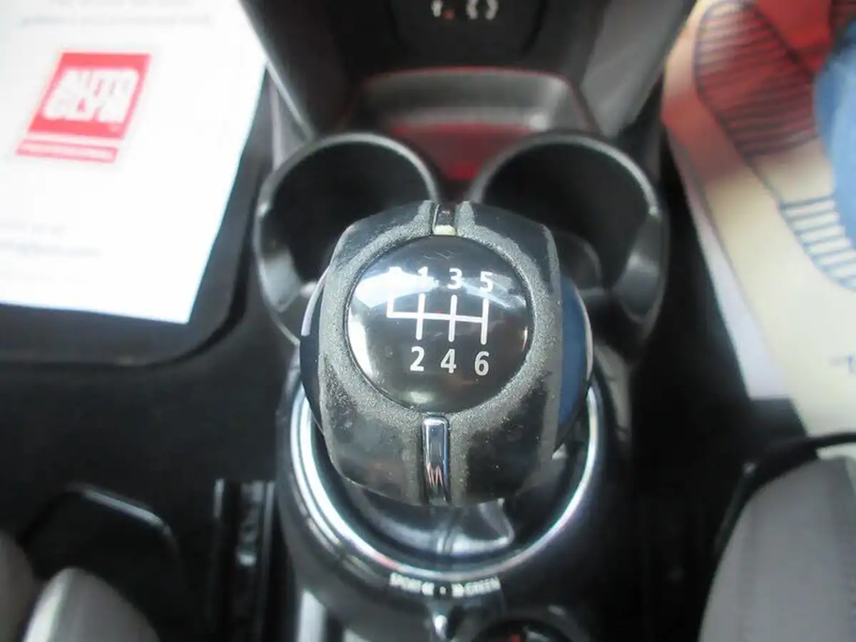 2015-mini-cooper-15-cooper-5d-big-13