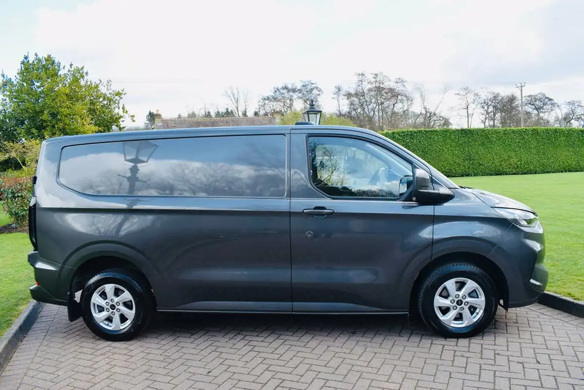 2023-ford-transit-custom-20tdci-280-l1h1-limited-136pseu6e-panel-van-1996cc-big-9