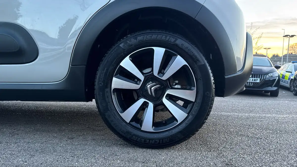 2024-citroen-c3-12-puretech-plus-110ps-eat6-big-14