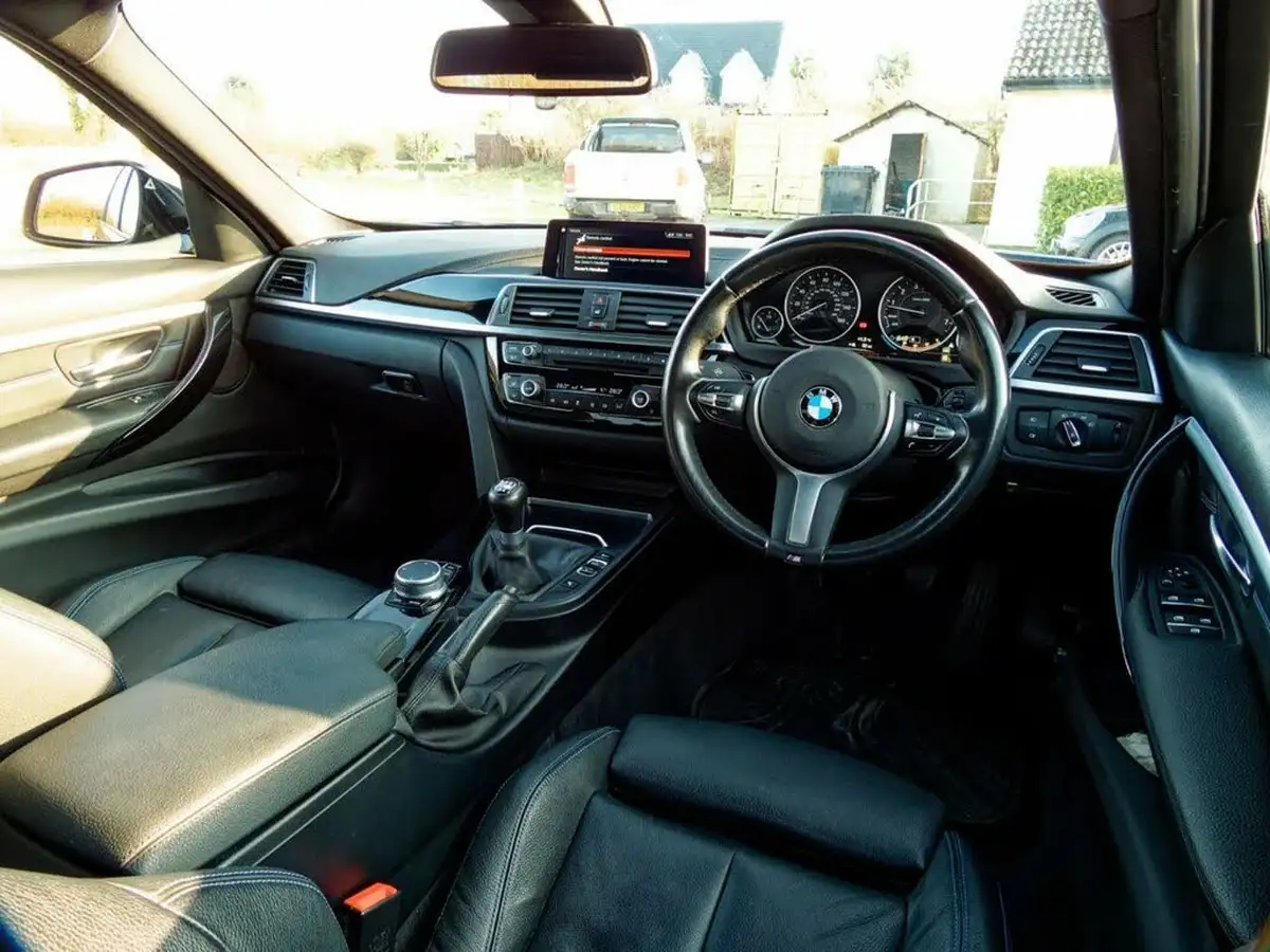 2018-bmw-3-series-20-320i-xdrive-m-sport-saloon-4d-big-30