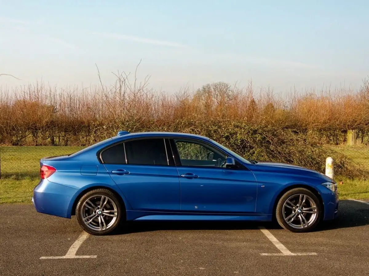 2018-bmw-3-series-20-320i-xdrive-m-sport-saloon-4d-big-6