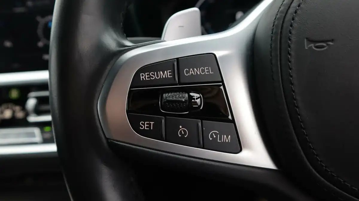 2021-bmw-3-series-20-330e-m-sport-touring-5d-big-22