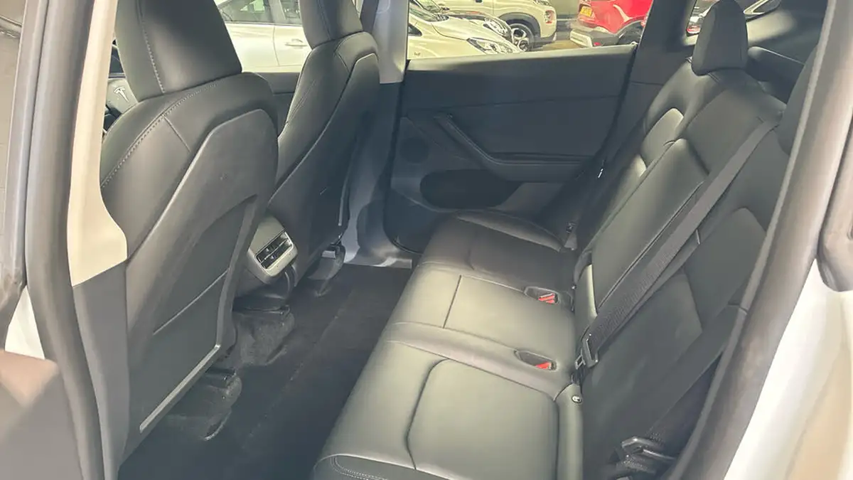 2024-tesla-model-y-e-long-range-306bhp-awd-big-13