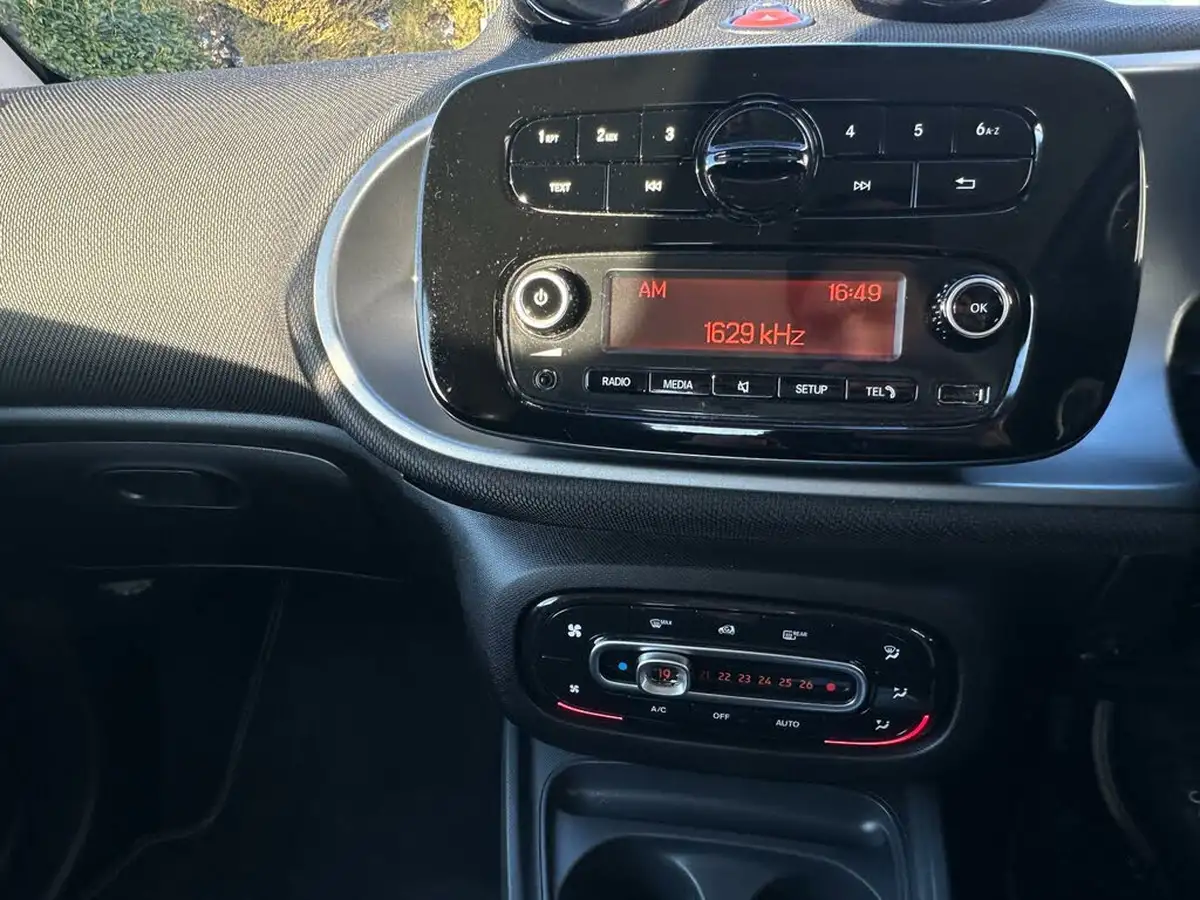 2015-smart-fortwo-10-passion-ss-twinamic-big-11