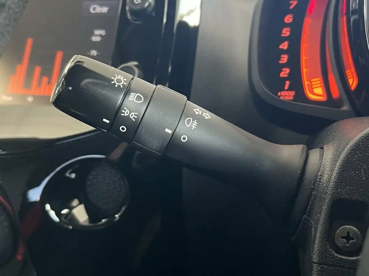 2018-citroen-c1-12-puretech-flair-5d-big-46