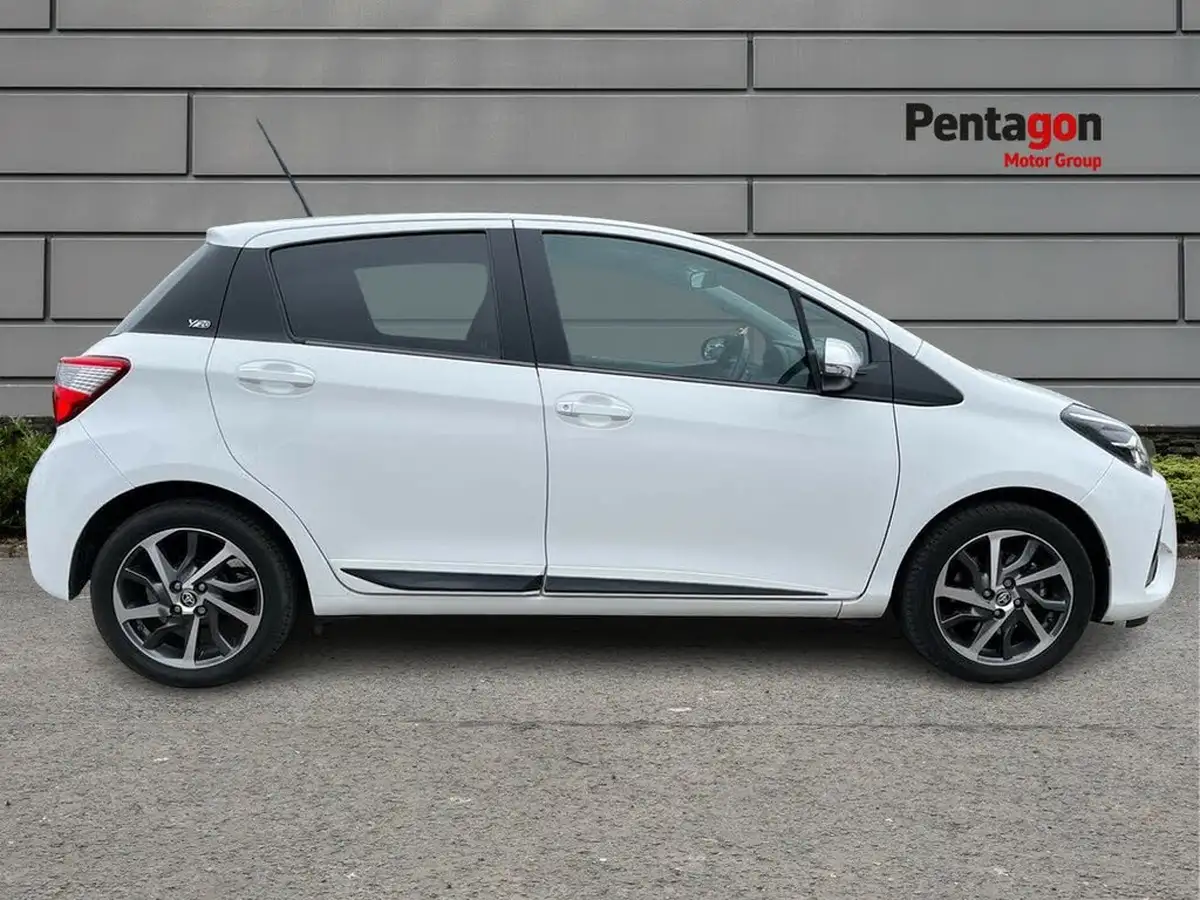 2020-toyota-yaris-15-vvt-i-y20-111bhp-1496cc-big-12
