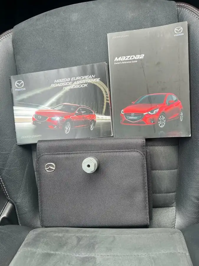 2017-mazda-mazda2-15-gt-big-32
