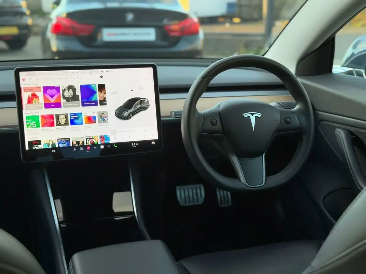 2020-tesla-model-3-e-performance-big-1