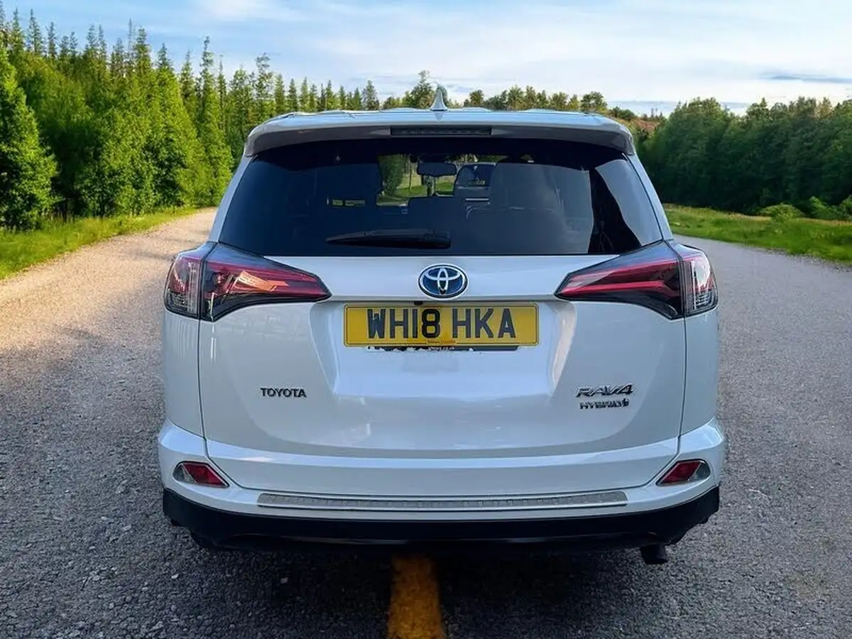 2018-toyota-rav4-25-vvt-i-excel-194bhp-awd-tss-navi-metallic-2494cc-big-9